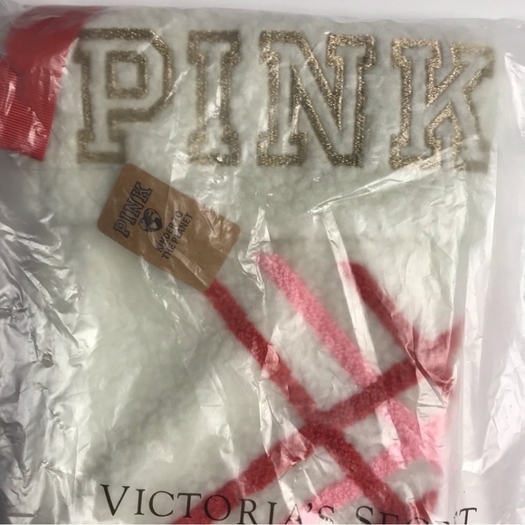 NWT VS/PINK CHRISTMAS HOLIDAY ’22 STOCKING 😍 - Picture 4 of 5